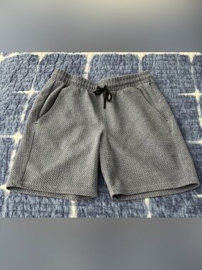 Men's Old Navy Gray Waffle 4- Way Stretch Knit Drawstring 8” Shorts, Size S